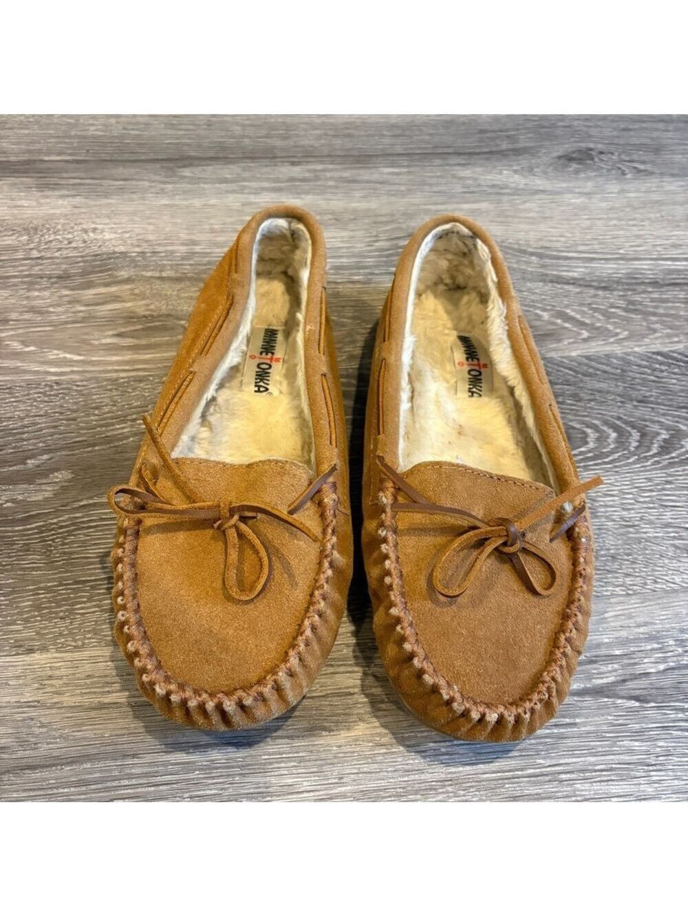 Minnetonka Cally Moccasin Slippers Sz 10 Tan Suede Faux Fur Lined Cozy